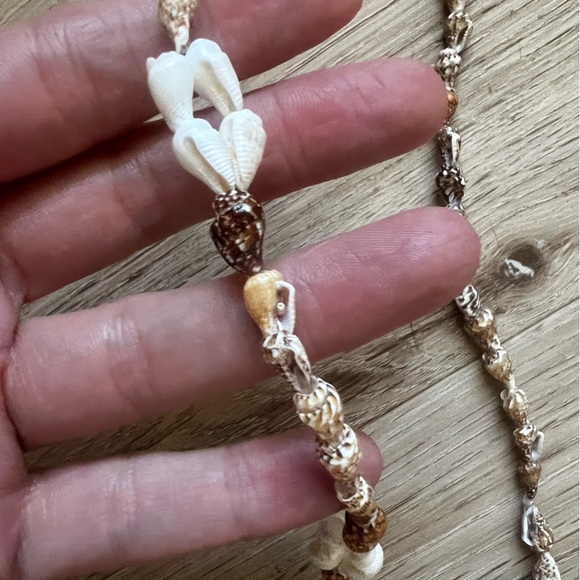 17” Shell Necklace - Picture 3 of 3